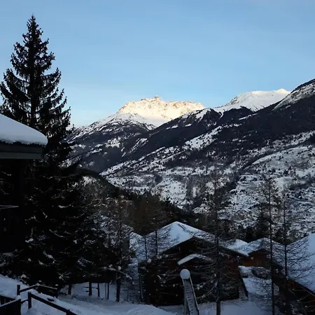 Dans Typiquement Savoyard Au Pied Des Pistes *